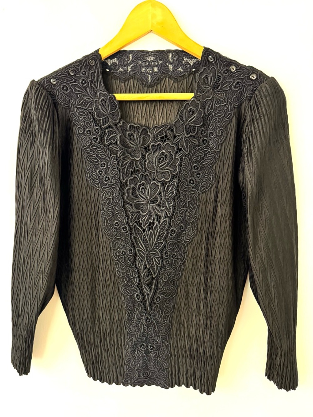 Adorable lacy vintage black top Made in Japan